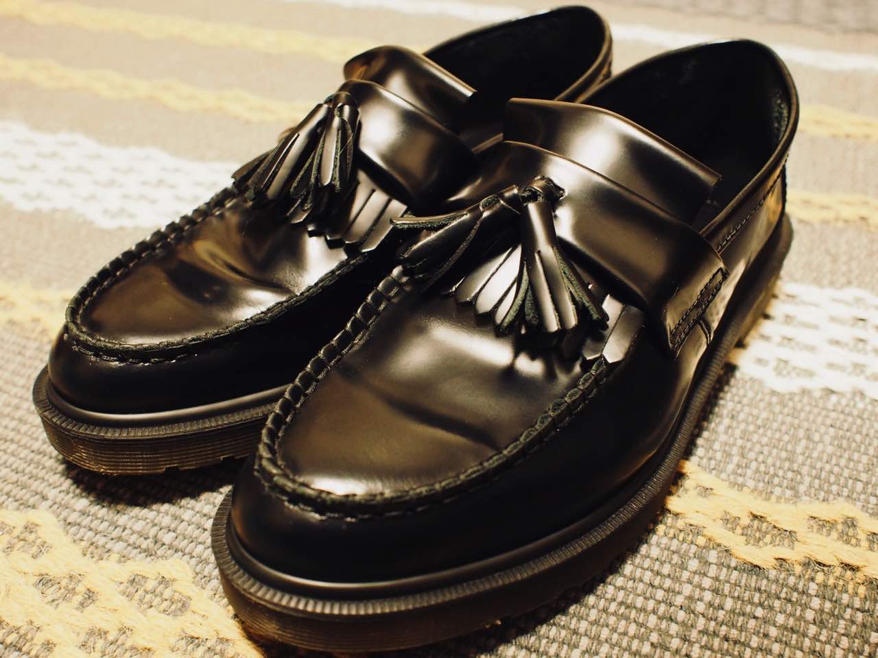 Dr.Martens エイドリアン黒タッセル付きローファー純正靴クリーム未使用付 【人気沸騰】 - 靴